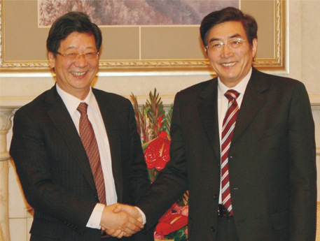 中央政治局委員、北京市委書記郭金龍與本報董事長、社長王樹成在北京會晤