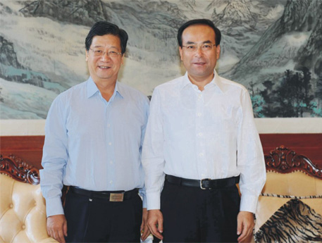 中央政治局委員孫政才與本報董事長、社長王樹成（左）
